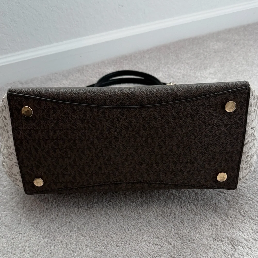 Michael Kors Voyager Large Signature Logo Tote Bag- Black and Brown - Picture 5 of 15